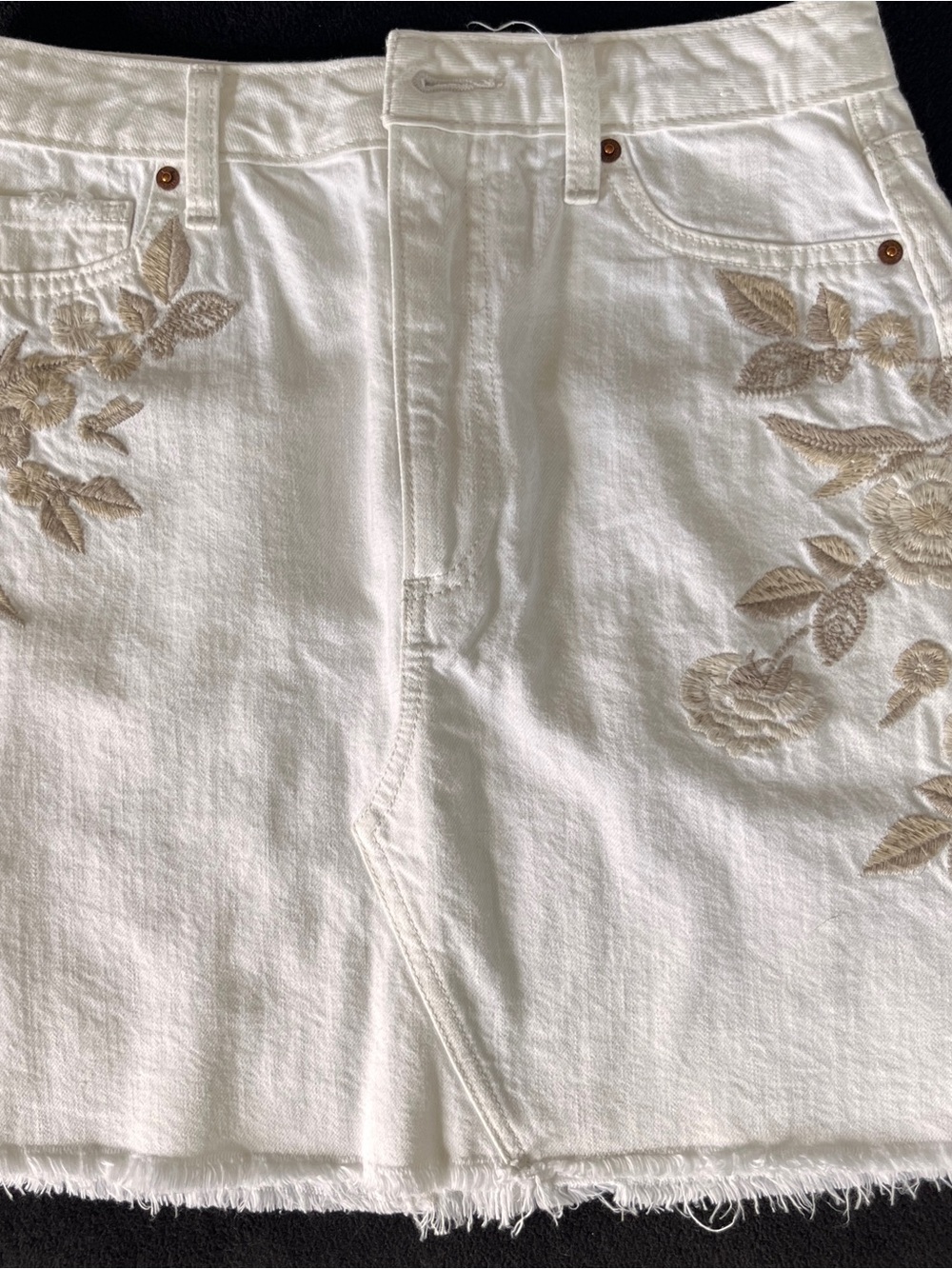 Abercrombie & Fitch White Embroidered Denim Mini Skirt Women’s Size 27 Floral
